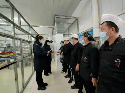 扎魯特旗市場監(jiān)督管理局全力保障“兩會”期間餐飲服務(wù)食品安全