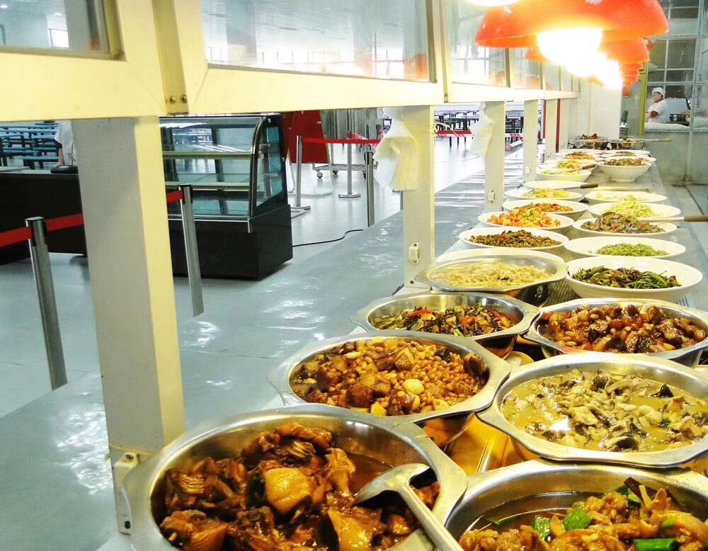 高明餐飲服務(wù)公司 匠心承包職工飯?zhí)?，打造品?yōu)價(jià)美、衛(wèi)生安全的員工食堂